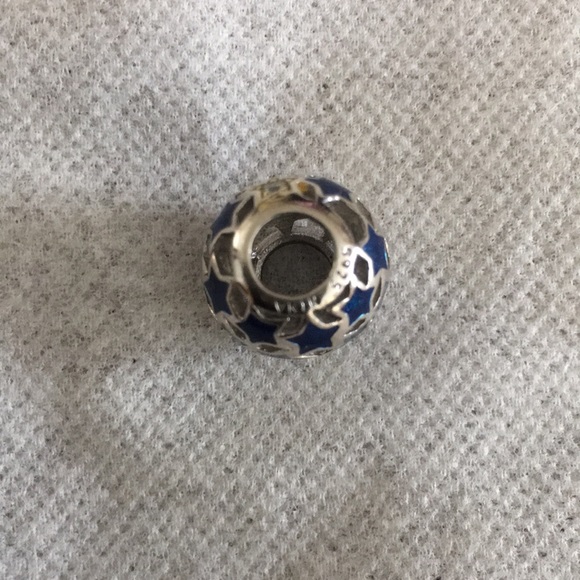 Bracelet Charm in Sterling Silver. - Picture 2 of 2